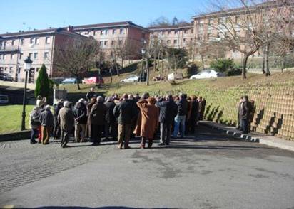 Descripci�n: Descripci�n: C:\Users\Jos� Mar�a\Documents\MIS DOCUMENTOS HP 2016\WEBFOROGASPAR\ANIVERSARIOS Y OFRENDAS FLORALES\EUCARISTIA Y OFRENDA FLORAL 2013_archivos\image003.jpg