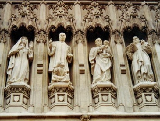 Archivo: Westminster Abbey C20th martyrs.jpg